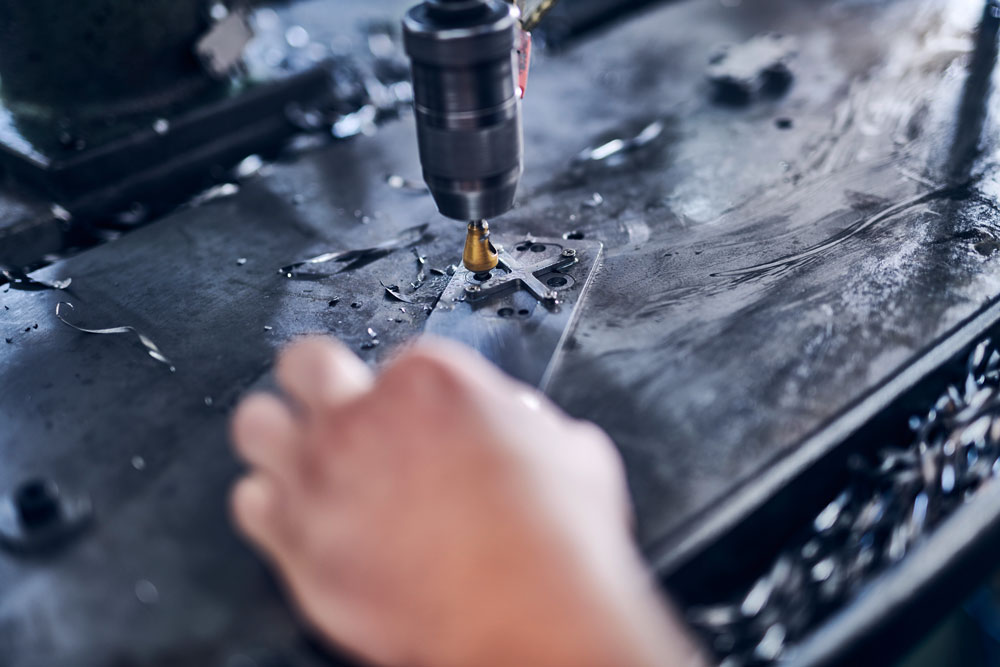 Pieé-GmbH-Reichelsheim-CNC-Blechbearbeitung-und-Pulverbeschichtung–Umformtechnik-Pulverbeschichtung-oder-Oberflächenbehandlung-Zerspanungstechnik